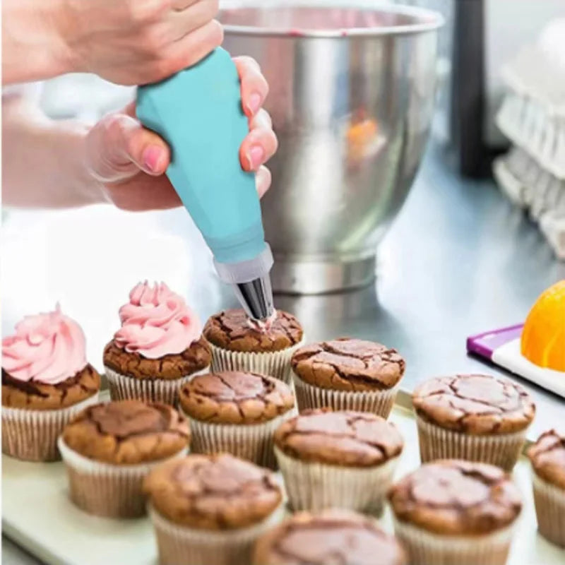 Cake Decorating Set – Silicone Piping Bags & Steel Nozzles