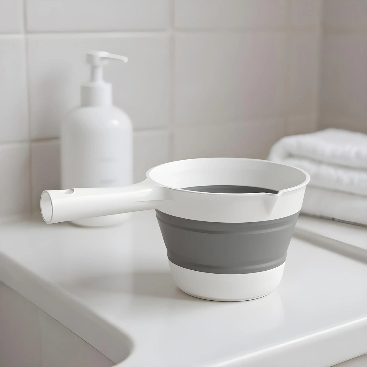 Foldable Water Ladle & Dipper – Spill-Proof, Space-Saving