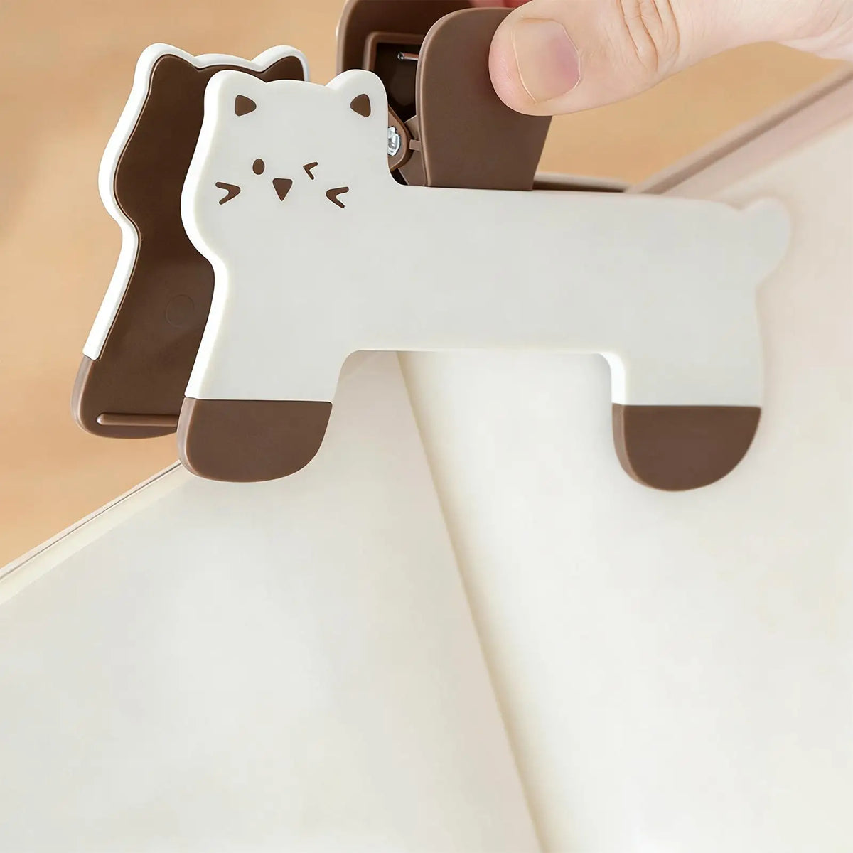 Cat Book Clip Holder – Hands-Free Page Fixer & Reading Aid