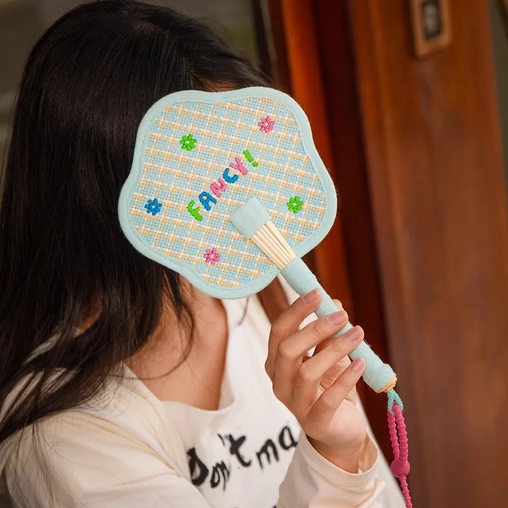 Handmade Manual Straw Hand Fans Flower Shape Handheld Cranked Fan