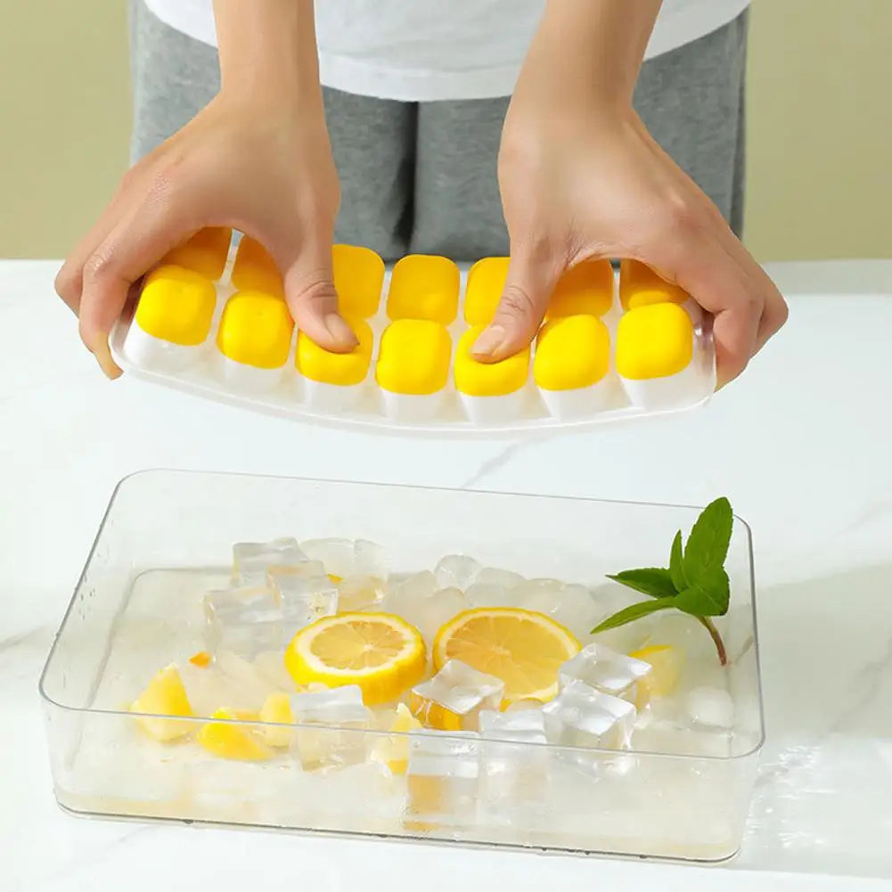 Silicone Ice Cube Tray with Lid – 14-Cube Stackable Mold