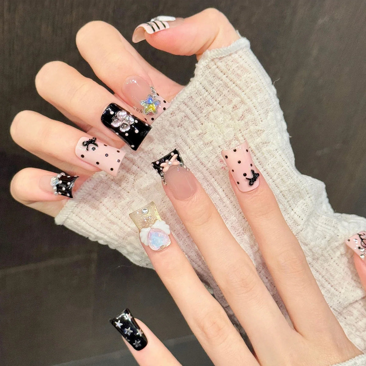 Y2K Duckbill Press On Nails – Polka Dot & Music Notes Design