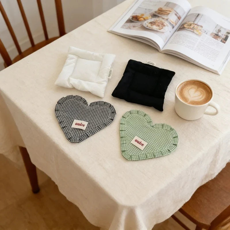 Cute Insulated Heart Shaped Placemat Colorful Plaid Lace Design