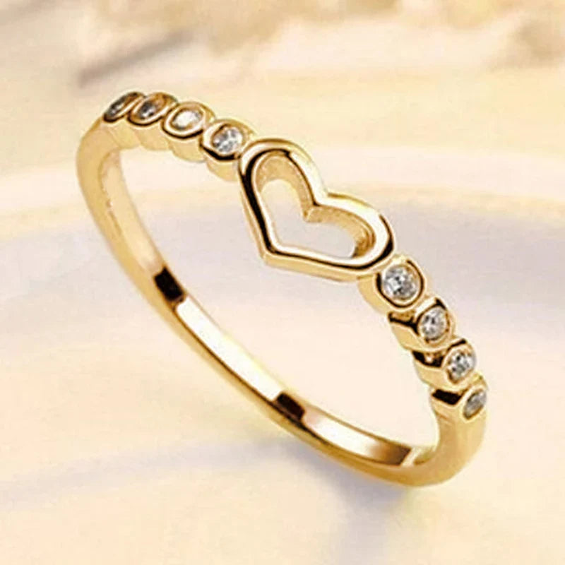Huitan Hollow Heart Ring – Crystal Cubic Zirconia Bridal Band