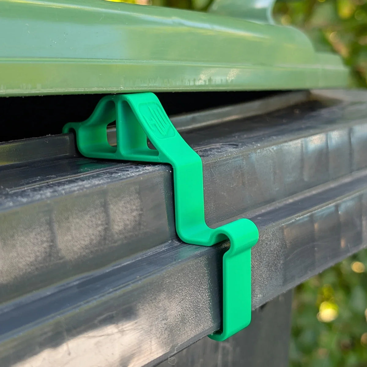 Trash Bin Ventilation Clip – Odor Control & Pest Prevention