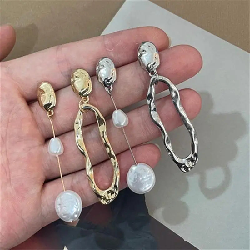 Baroque Asymmetric Pearl Drop Earrings – Geometric Style