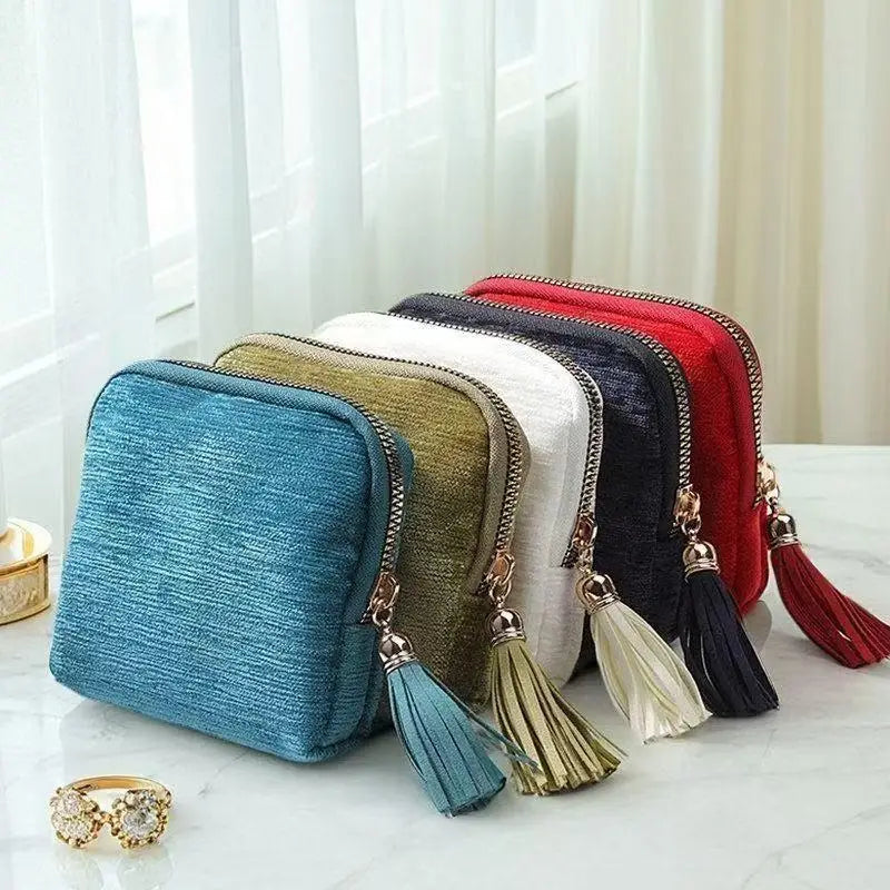 Soft Velvet Jewelry Pouch – 4-Slot Tassel Zipper Travel Bag