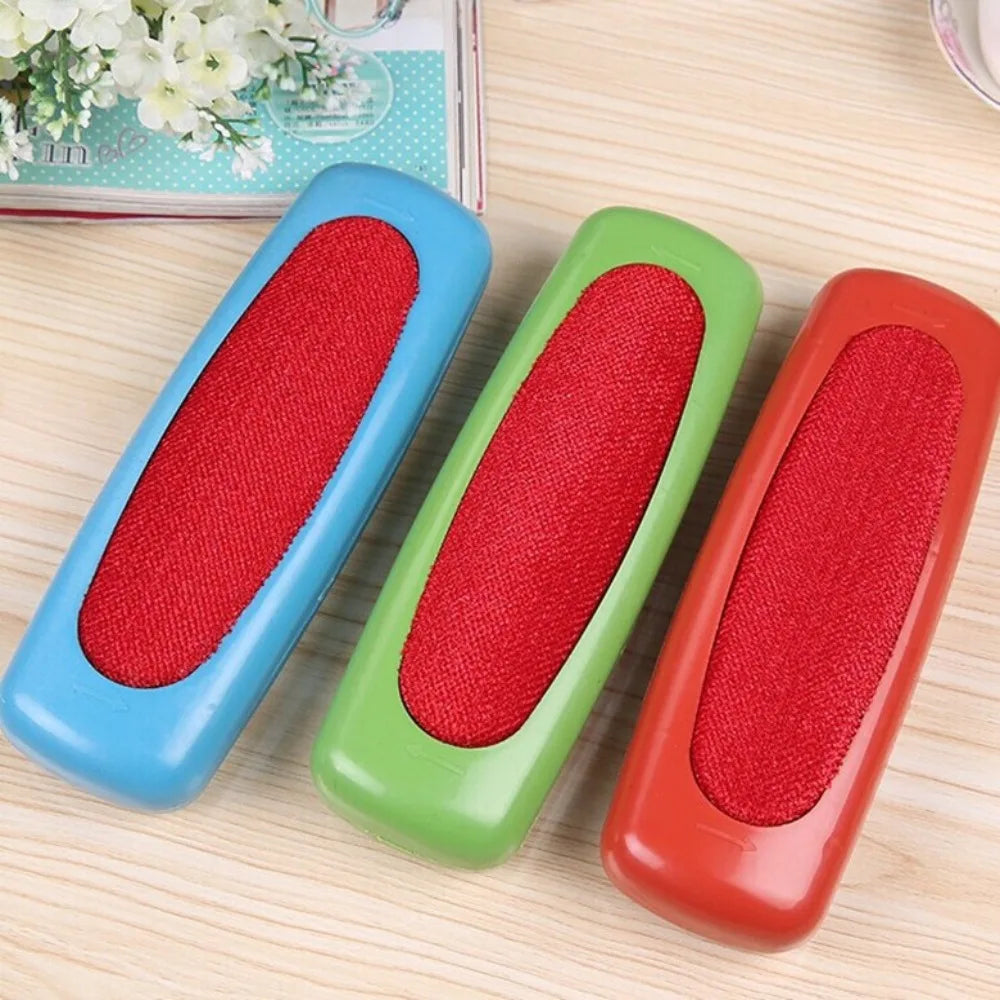 Cloth Dust Removal Brush Random Plastic Sweeper Carpet Crumb Fluff