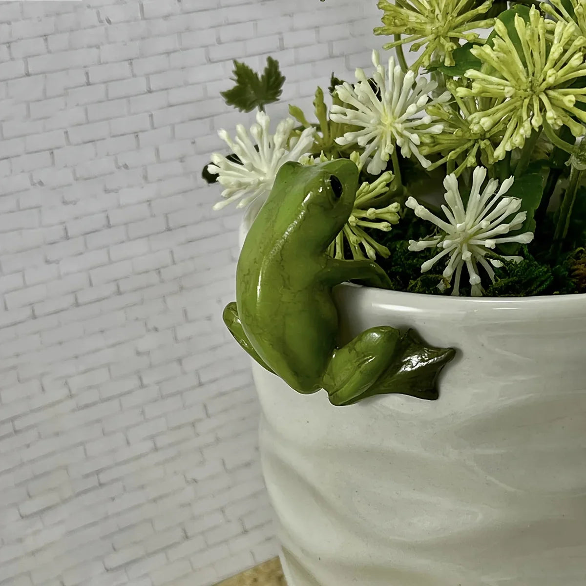 Frog Flower Pot Hugger Statue | Fairy Garden Figurine