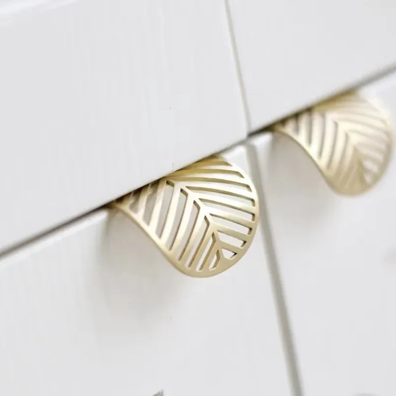 Leaf-shaped Modern Furniture Drawer Brass Handles Wardrobe Knob Door