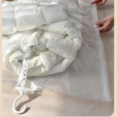 Vacuum Storage Bags 4 Pack with Electric Pump – Space Saver