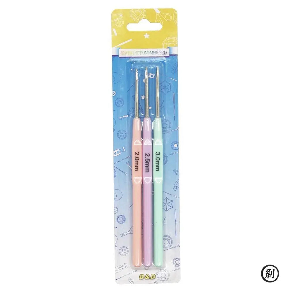 3-Piece Crochet Hook Set – Plastic Handle Knitting Needles