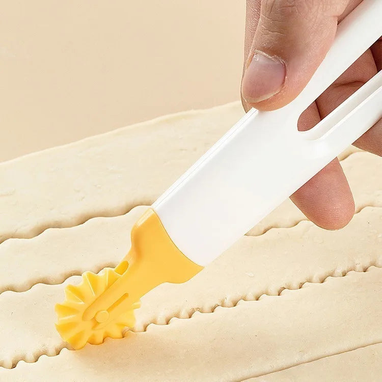 Dumpling Cookie Round Dough Roller Cutter | Pizza Pastry Tool