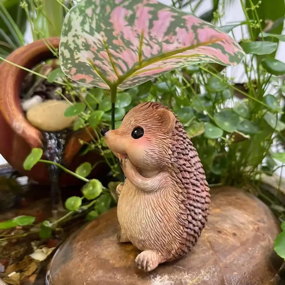 Leaf Umbrella Hedgehog Figurine | Resin Garden Statue Decor