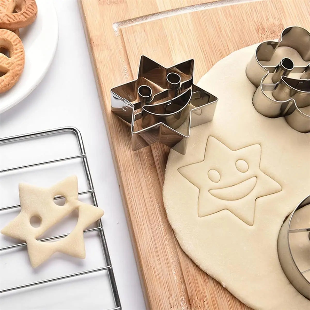 4-Piece Smiling Face Cookie Cutters | Stainless Steel Baking Set