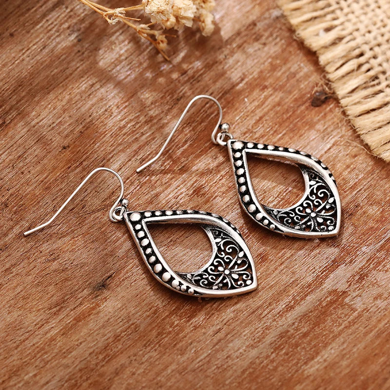 Huitan Vintage Leaf Dangle Earrings – Boho Hollow Flower Drop