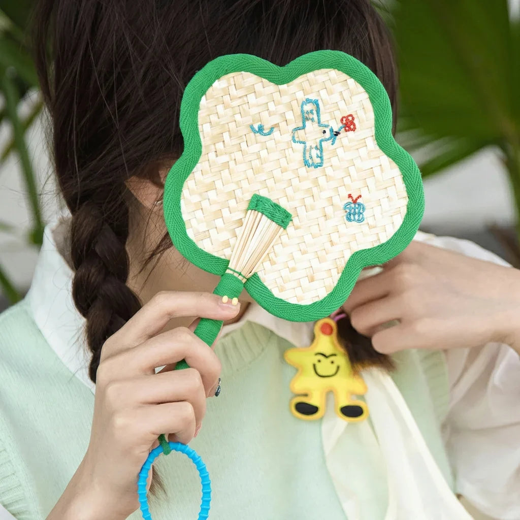 Handmade Manual Straw Hand Fans Flower Shape Handheld Cranked Fan