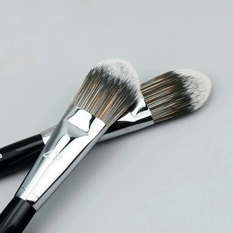 Professional Foundation Brush – Liquid Foundation & Contour