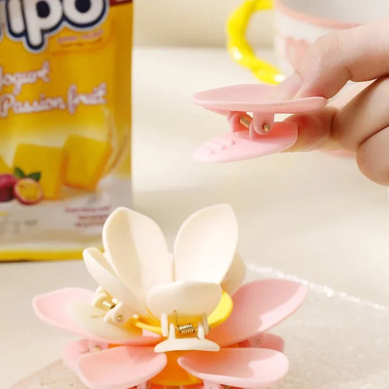 3D Lotus Shape Magnetic Snack Bag Sealer Clip Food Sealing Fridge