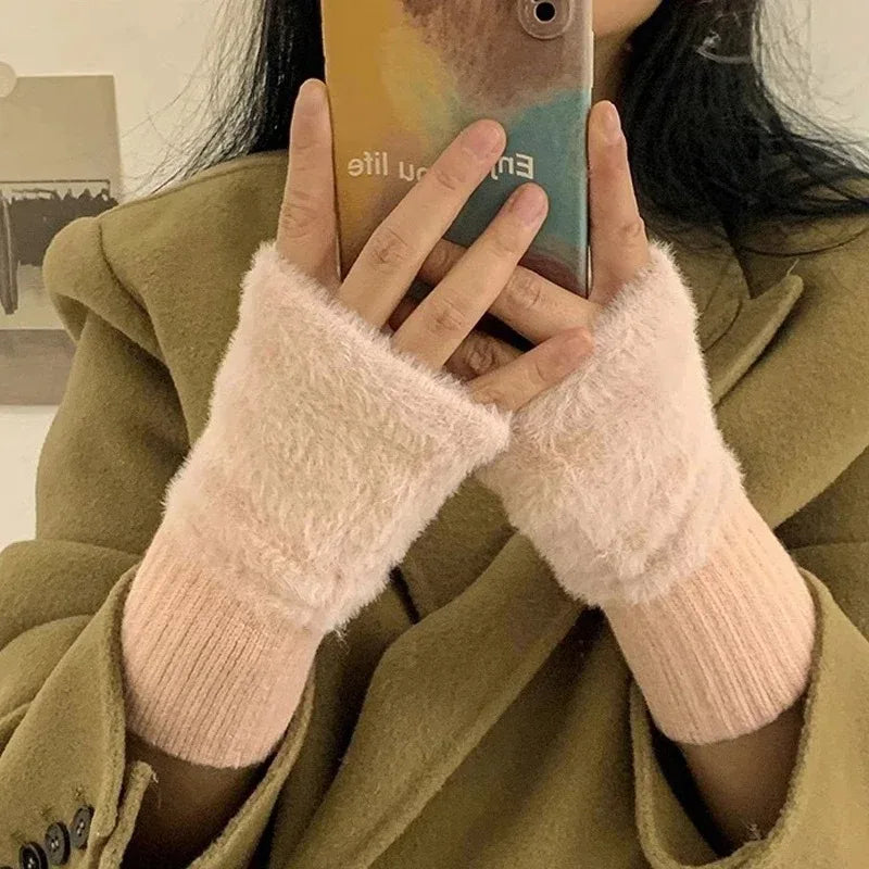Women's Plush Half-Finger Gloves – Warm Knit Fingerless