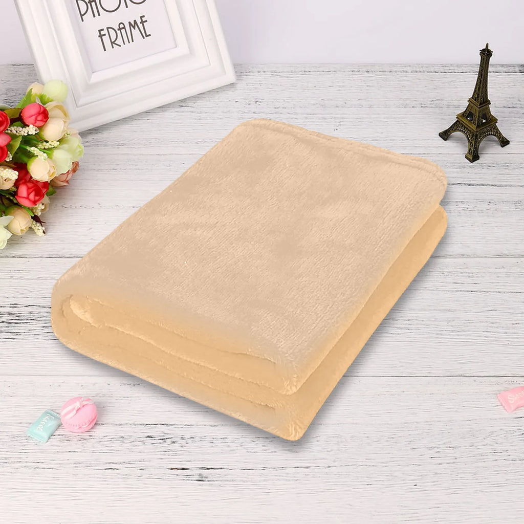 Soft Coral Fleece Throw Blanket – Cozy Sofa & Bed Cover
