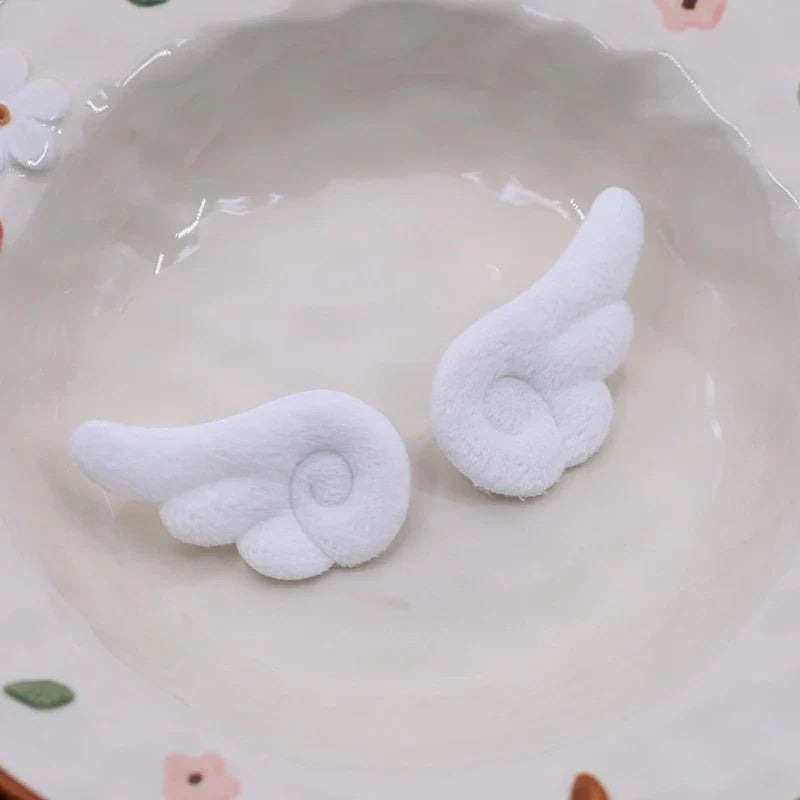 Angel Wings Brooch – Y2K Plush Pin for Bags, Hats & Clothes