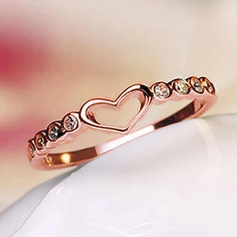 Huitan Hollow Heart Ring – Crystal Cubic Zirconia Bridal Band