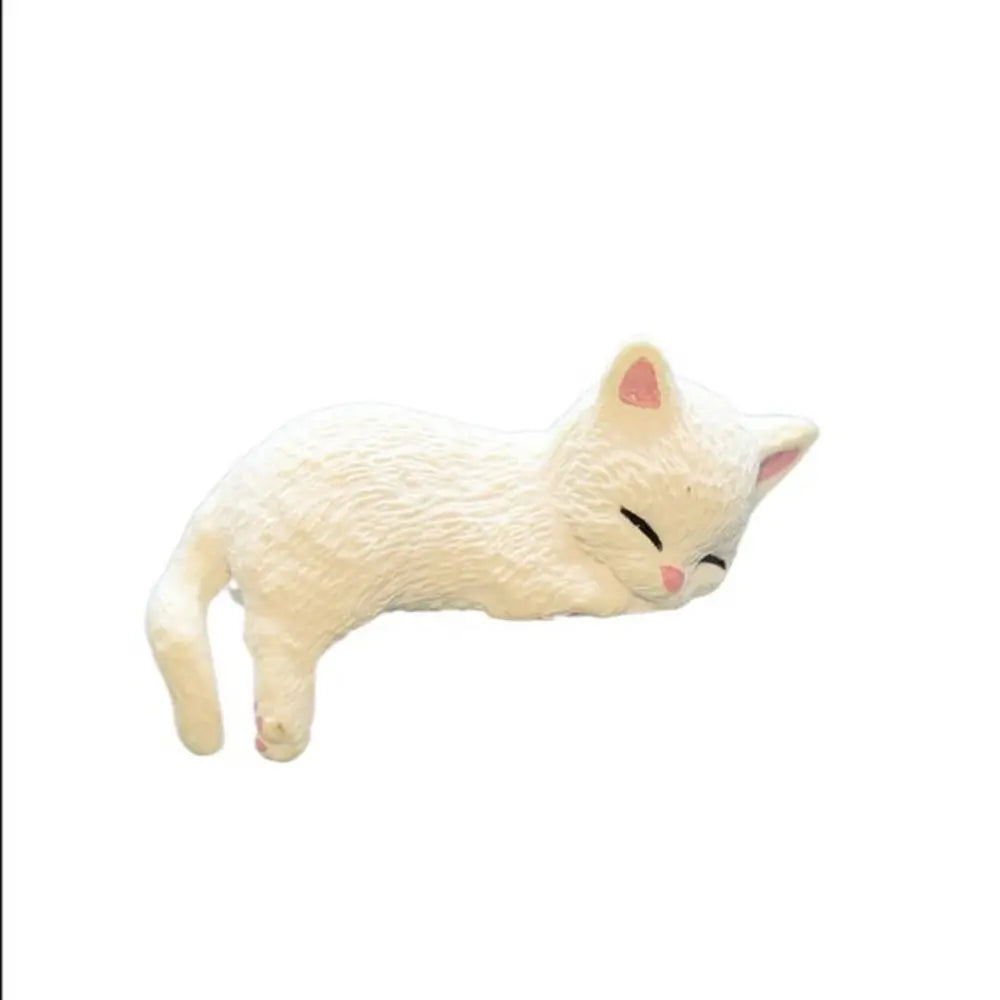 Mini Cat Figurine – Cute Desktop & Car Edge Decoration