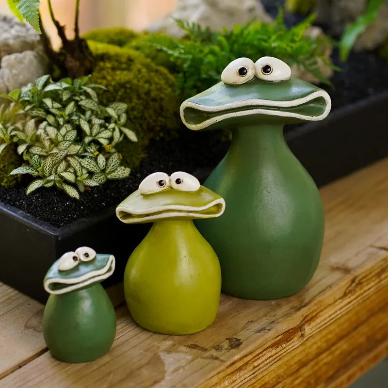 Kawaii Big Mouth Resin Frog Figurine | Garden & Desk Decor