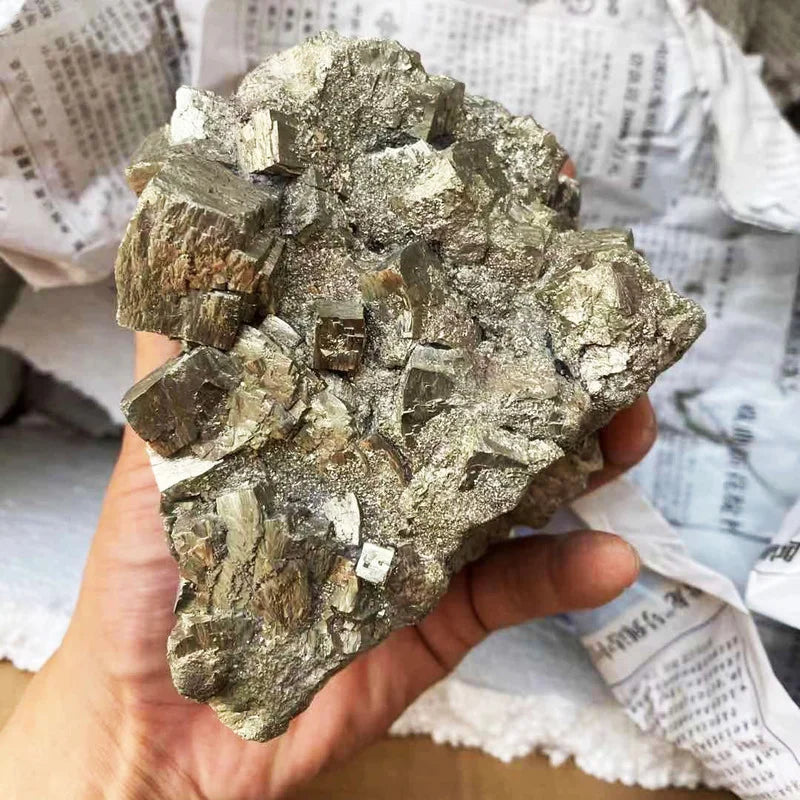 Chalcopyrite Mineral Crystal Specimen – Natural CuFeS2 Ore Stone