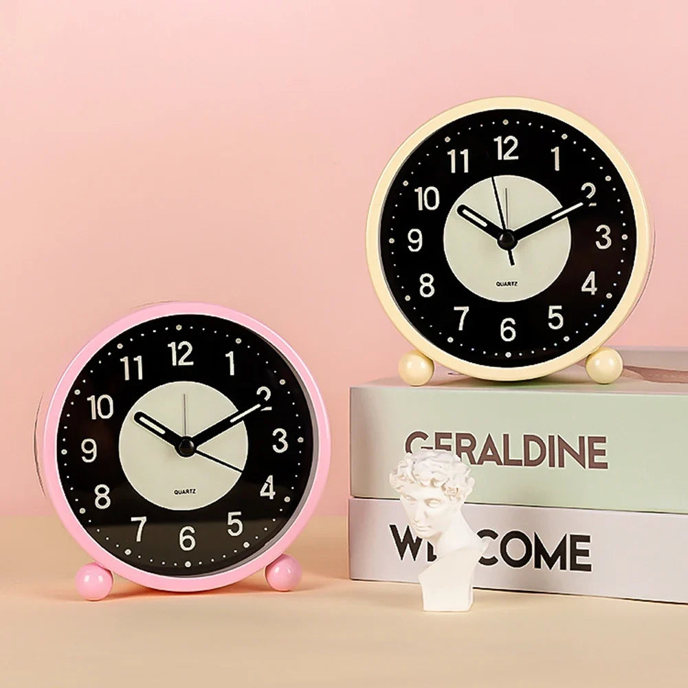 Retro Glow-in-the-Dark Battery Desk Alarm Clock – Silent
