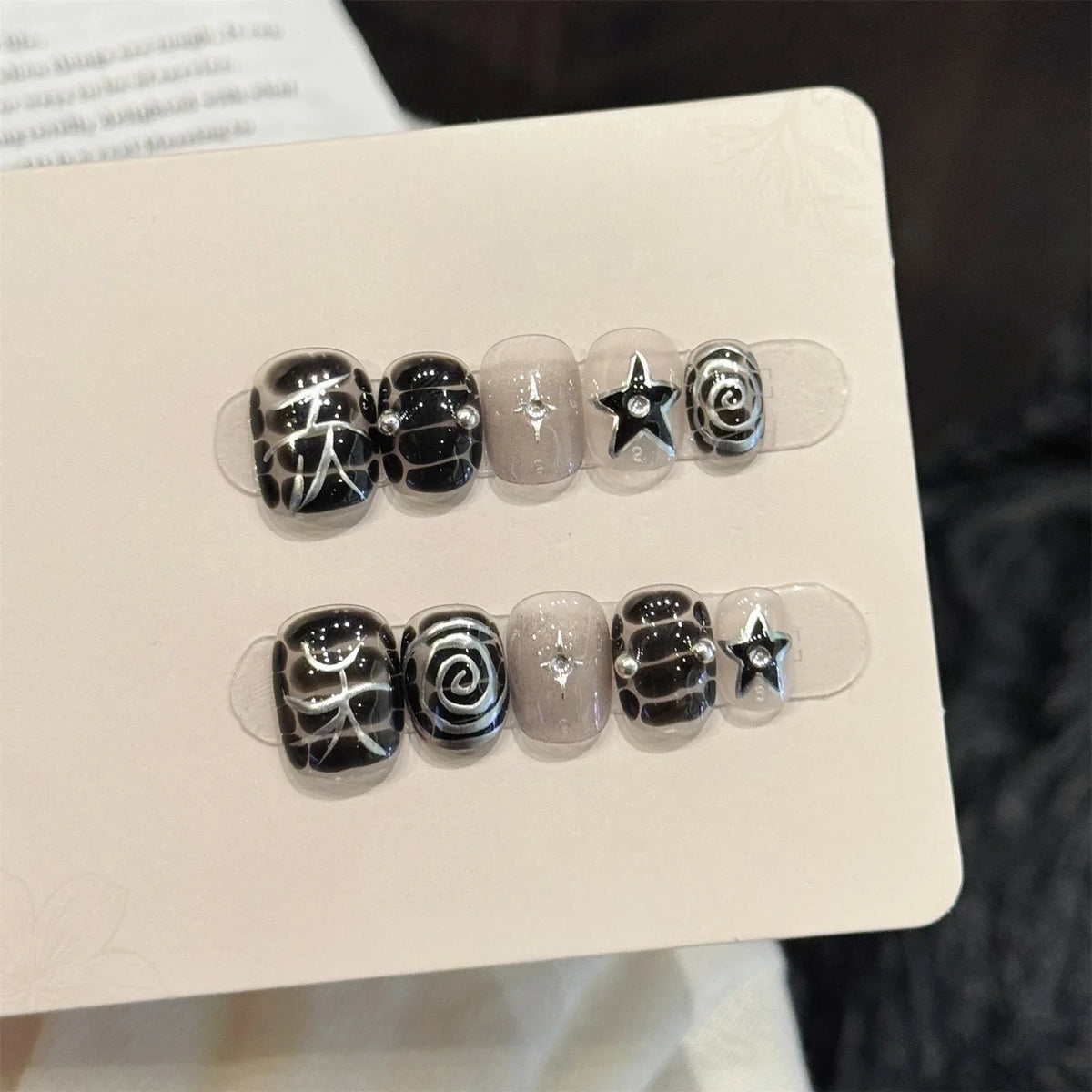 Y2K Punk Press-On Nails – Embossed Stars | 10pcs Short Set