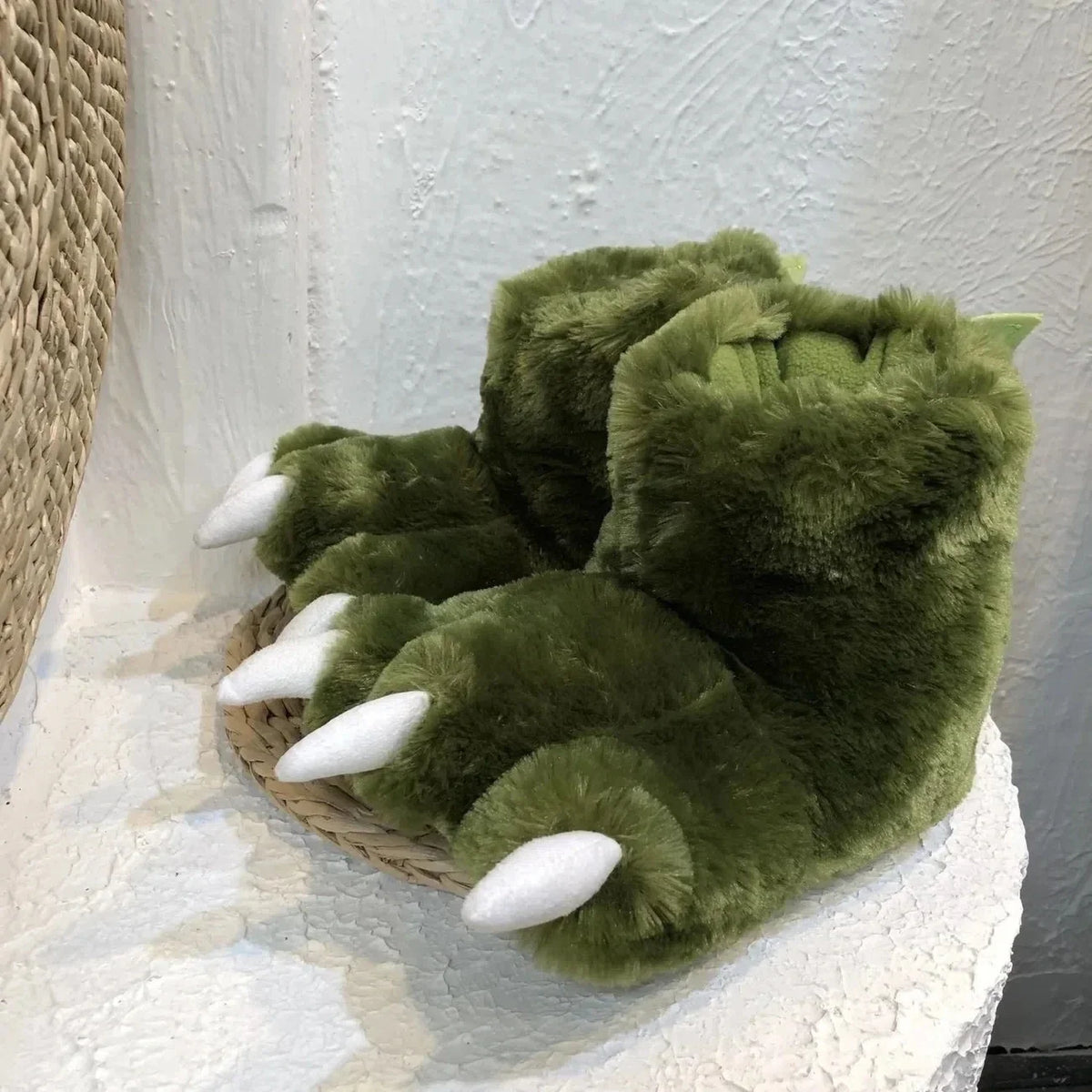 Women's Fluffy Animal Paw Slippers | Soft Faux Fur Indoor Slides