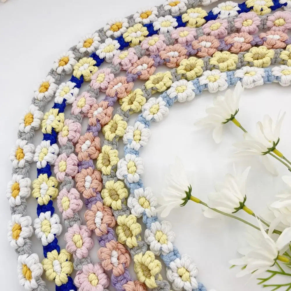 Handmade Daisy Macrame Keychain – Boho Wrist Strap for Women