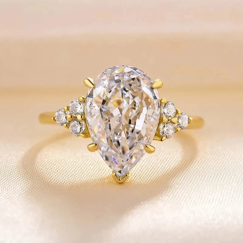Huitan Gold Waterdrop Cubic Zirconia Ring – Women's Wedding Band