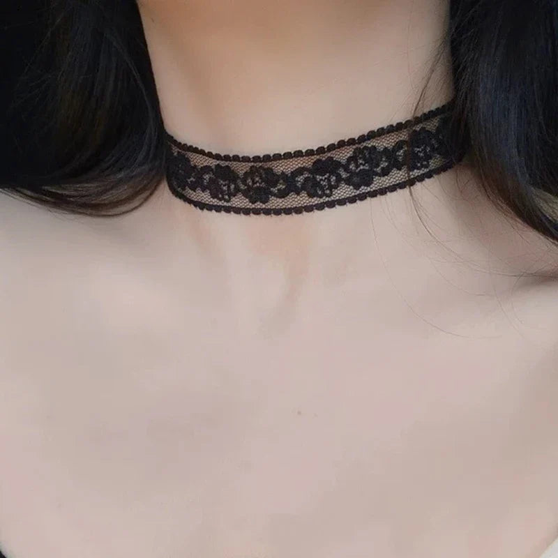 Short Lace Choker Necklace for Women – Black & White Floral