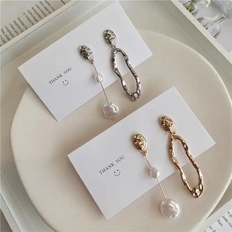 Baroque Asymmetric Pearl Drop Earrings – Geometric Style