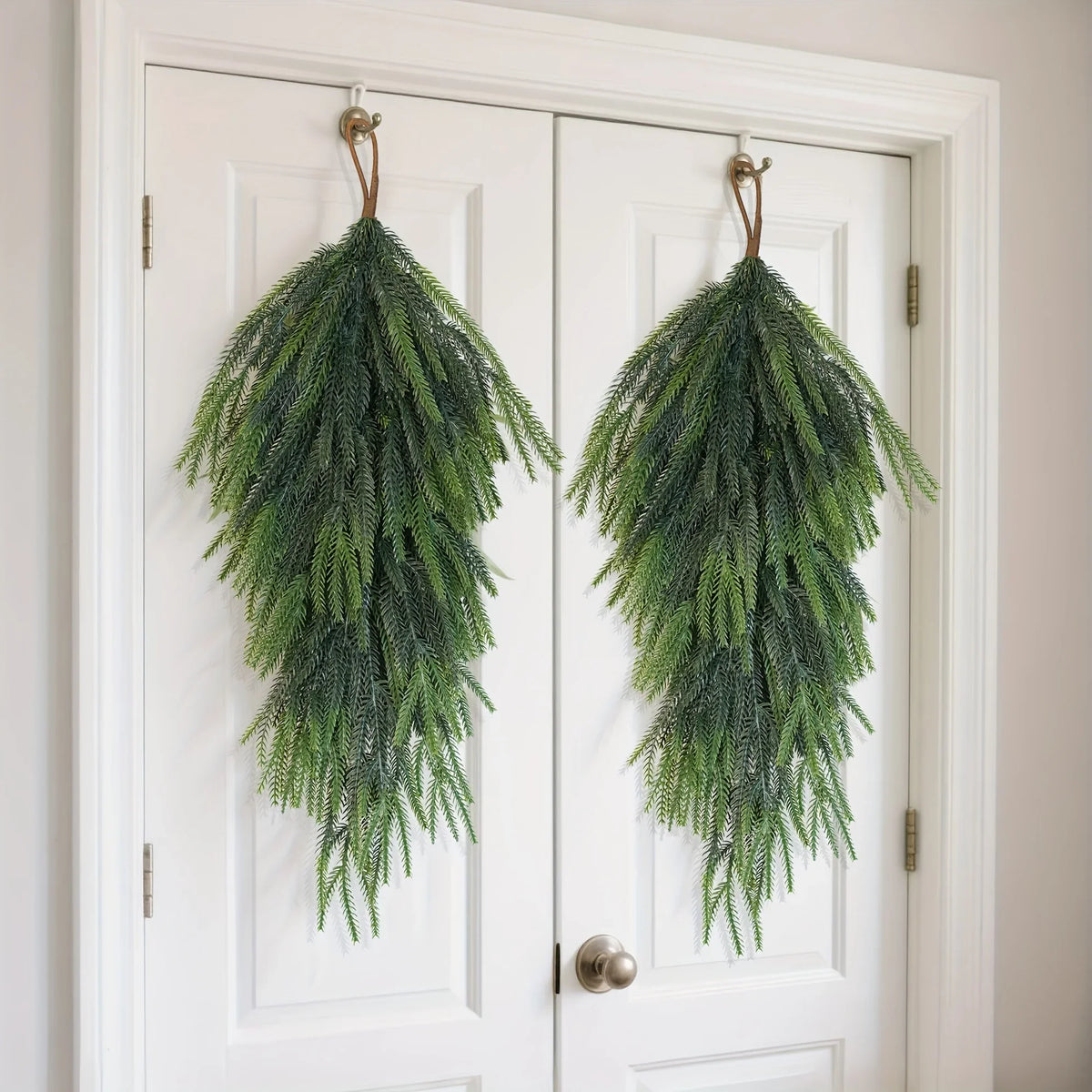 Artificial Pine Teardrop Wreath – Outdoor Christmas Door Décor