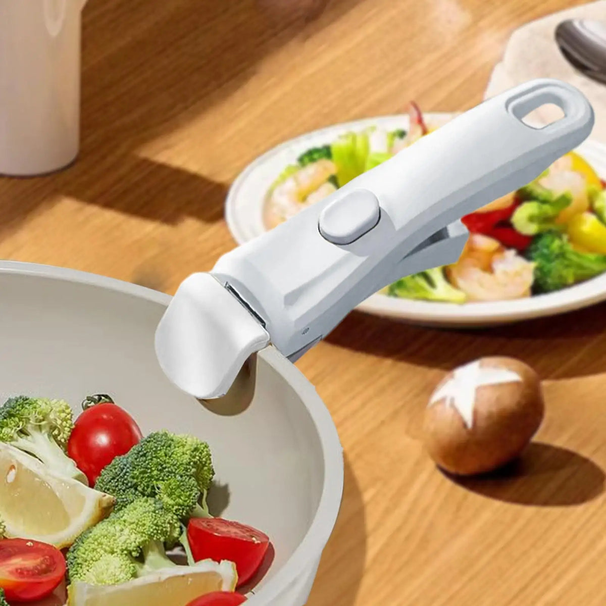 Detachable Universal Pot Handle – Anti-Scald Cookware Grip
