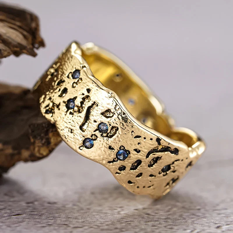 Huitan Vintage Ruins Style Ring – Blue CZ Women's Fashion Ring