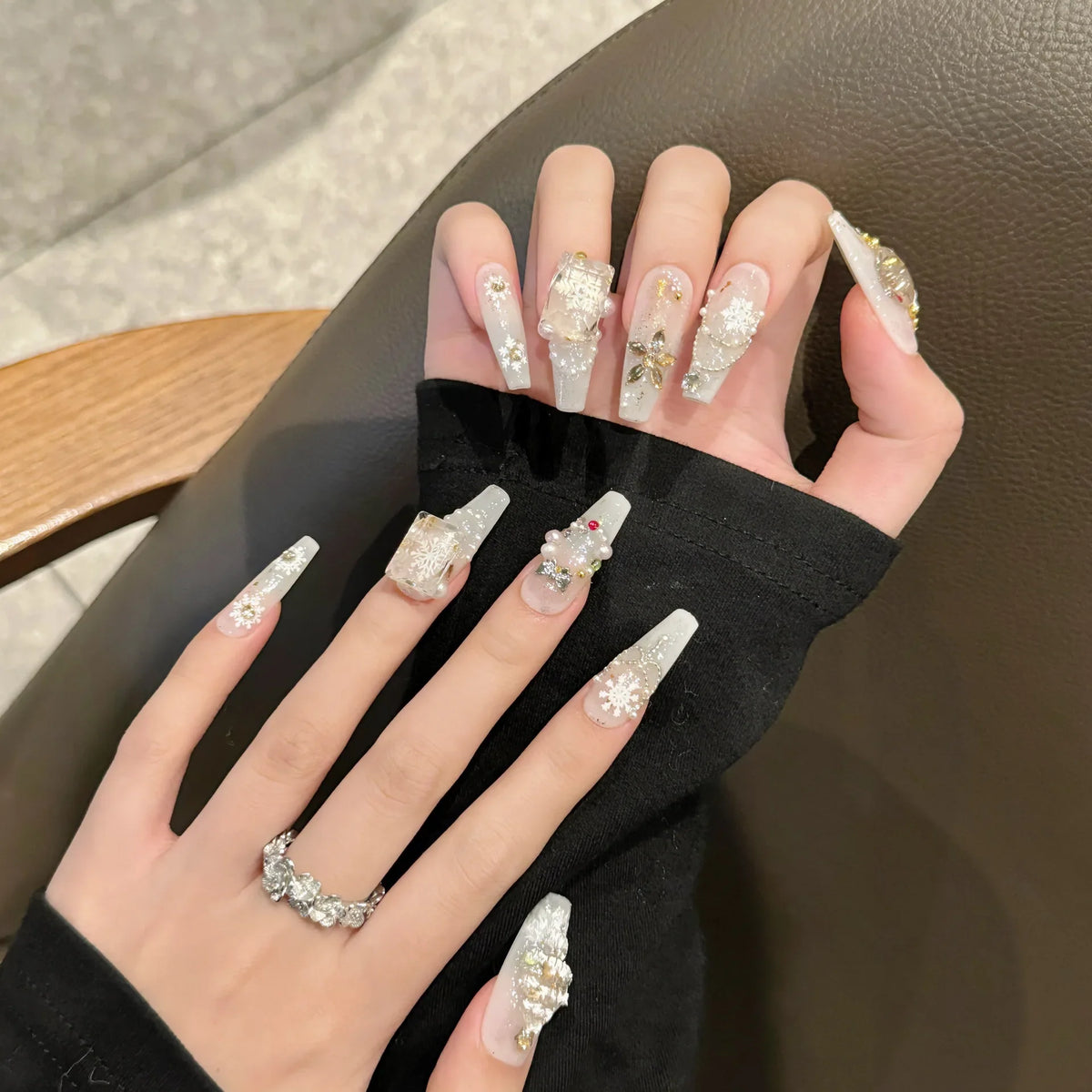 Handmade Christmas Press-On Nails | Snowflake & Xmas Design
