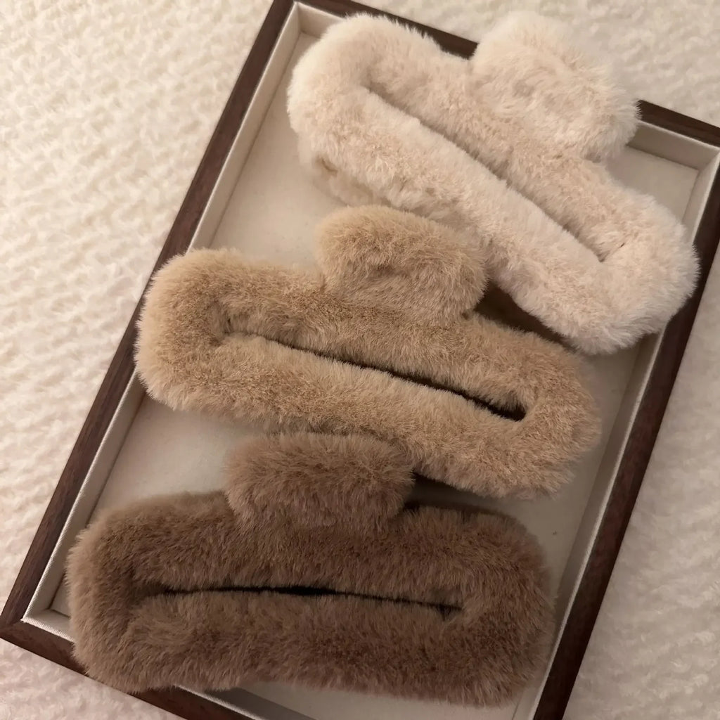 Large Plush Shark Claw Clip – Fluffy Faux Fur Hair Clip Women