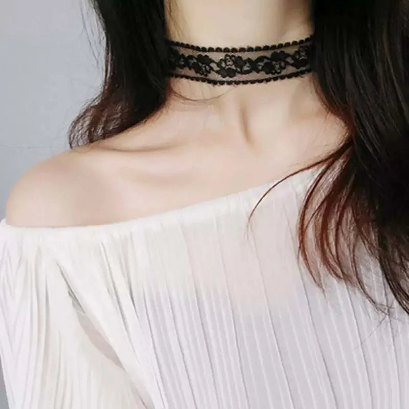 Short Lace Choker Necklace for Women – Black & White Floral