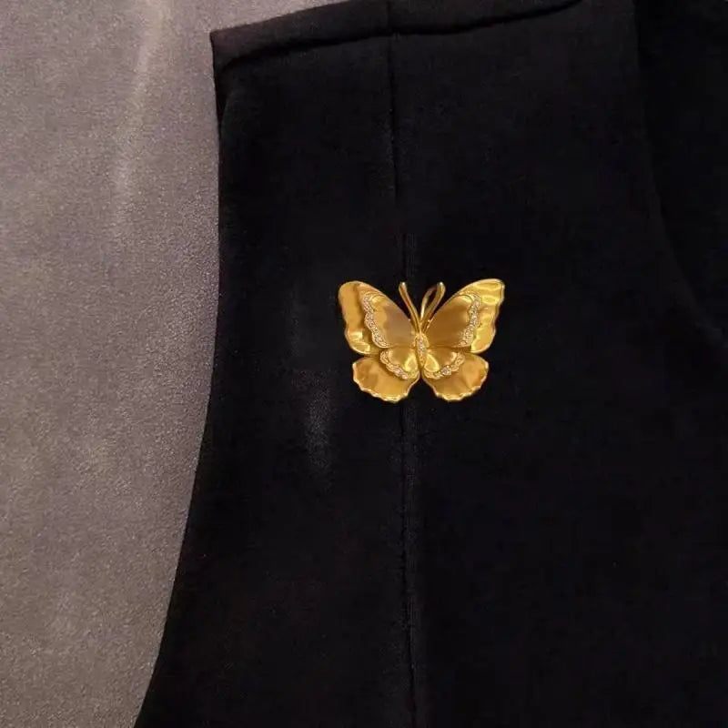 French Retro Gold Butterfly Jasmine Brooch – Unisex Elegant Pin