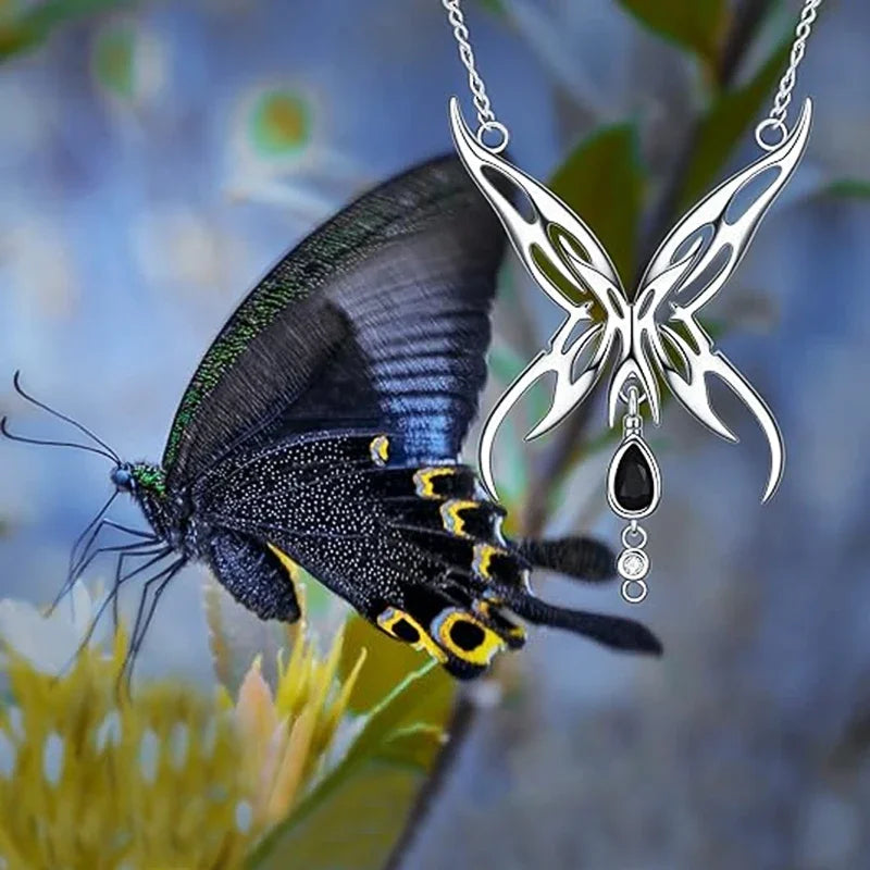 Huitan Black Butterfly Pendant Necklace – Halloween Jewelry
