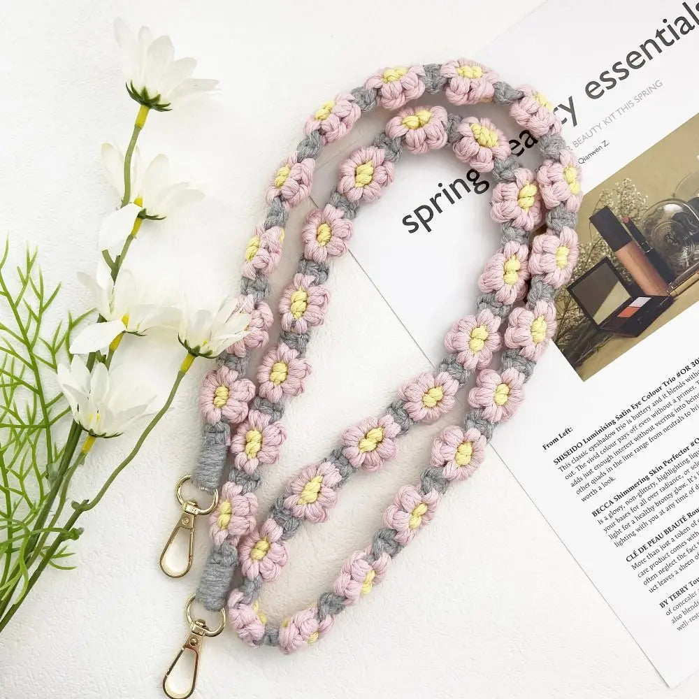 Handmade Daisy Macrame Keychain – Boho Wrist Strap for Women