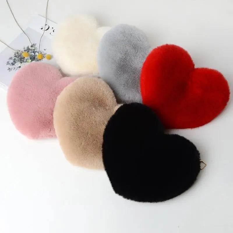 Heart-Shaped Plush Chain Crossbody Bag – Cute Faux Fur Purse